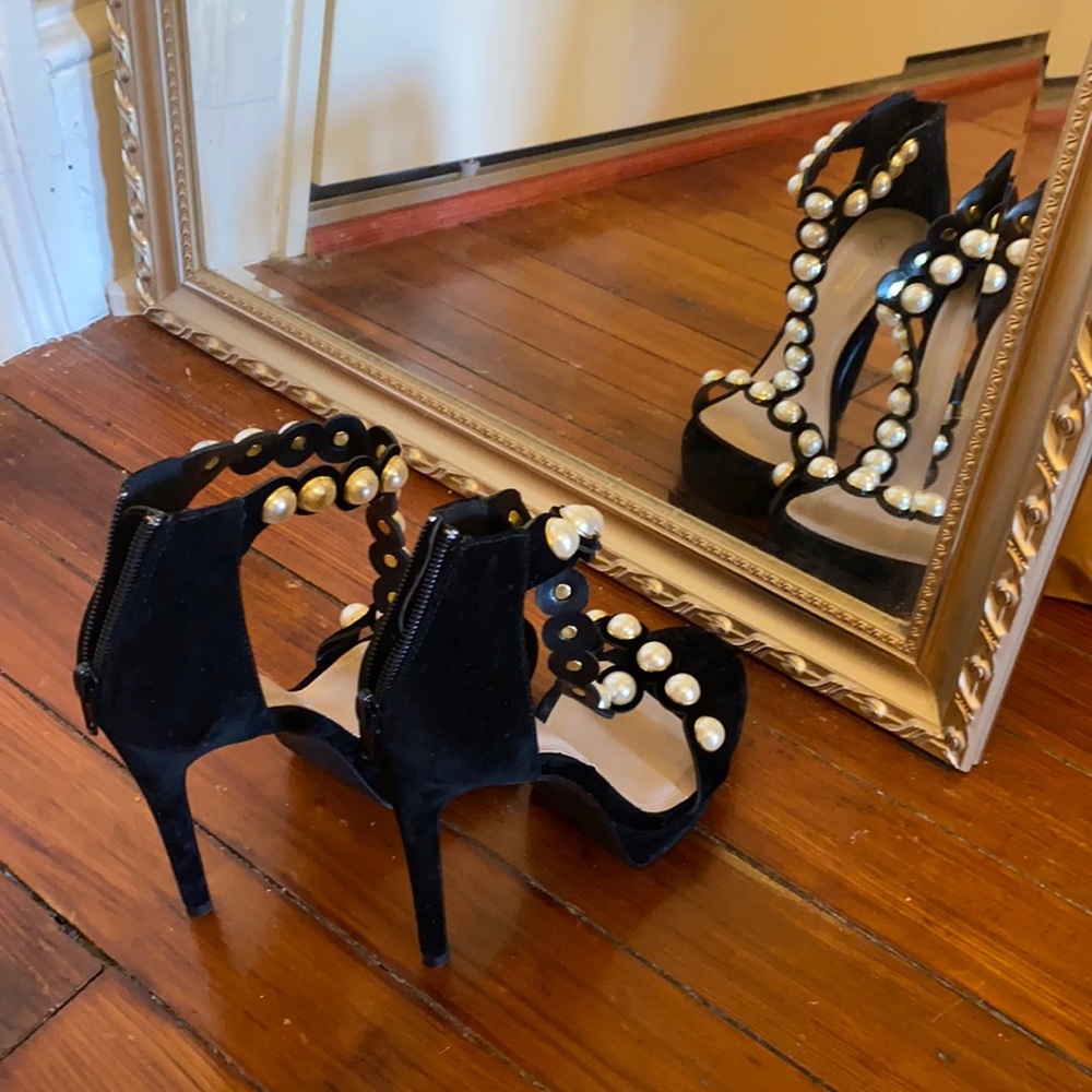 Black platform stiletto heels with pearl details size 7.5 - new never worn.